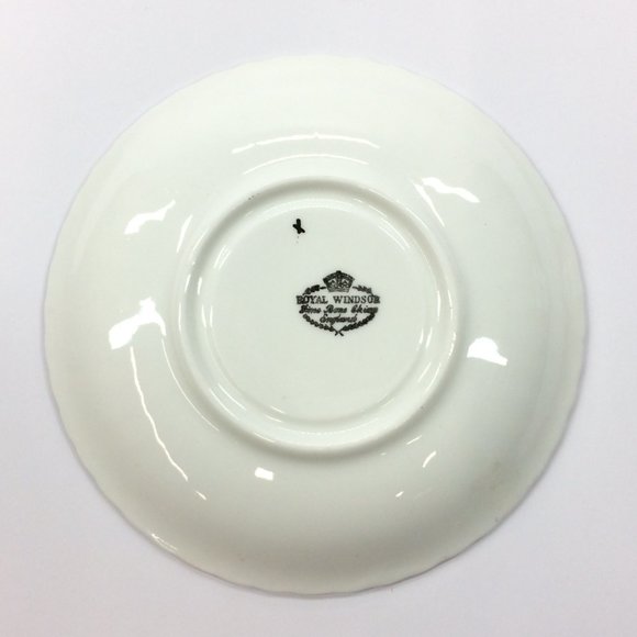 Royal Windsor Fine Bone China Tea Cup and Saucer - Picture 4 of 8
